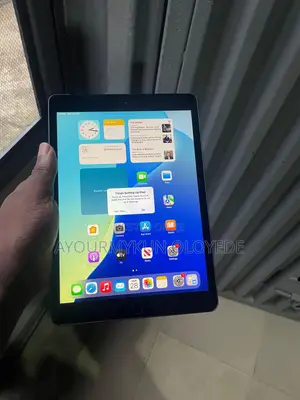 Apple iPad 10.2 (2019) 32 GB Gray