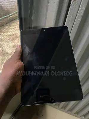 Apple iPad 10.2 (2019) 32 GB Gray