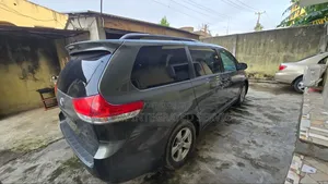 Toyota Sienna 2014 Green