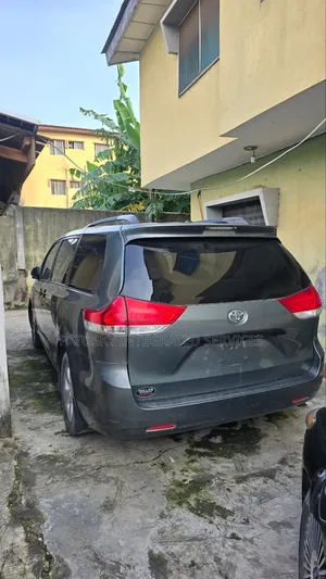 Toyota Sienna 2014 Green