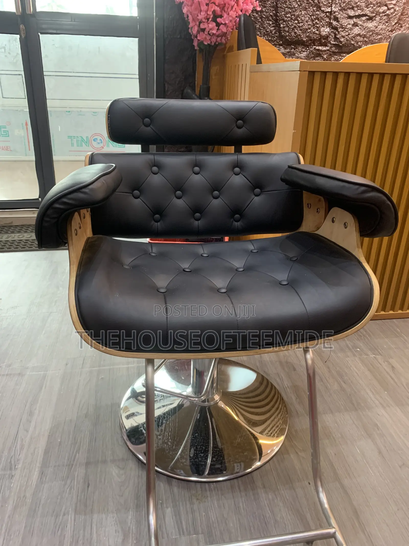Saloon Chair