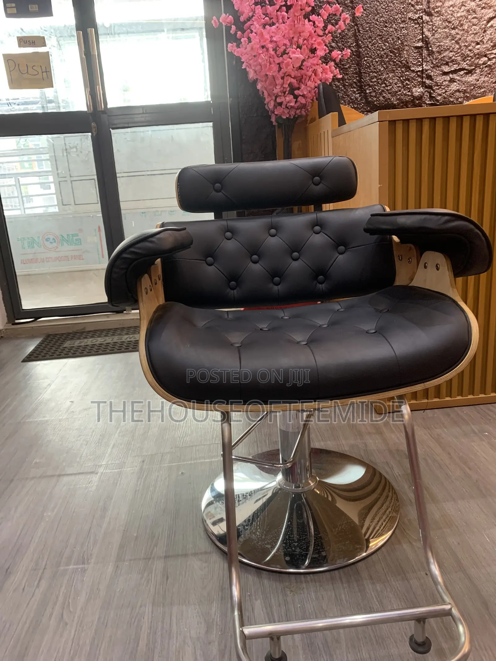 Saloon Chair