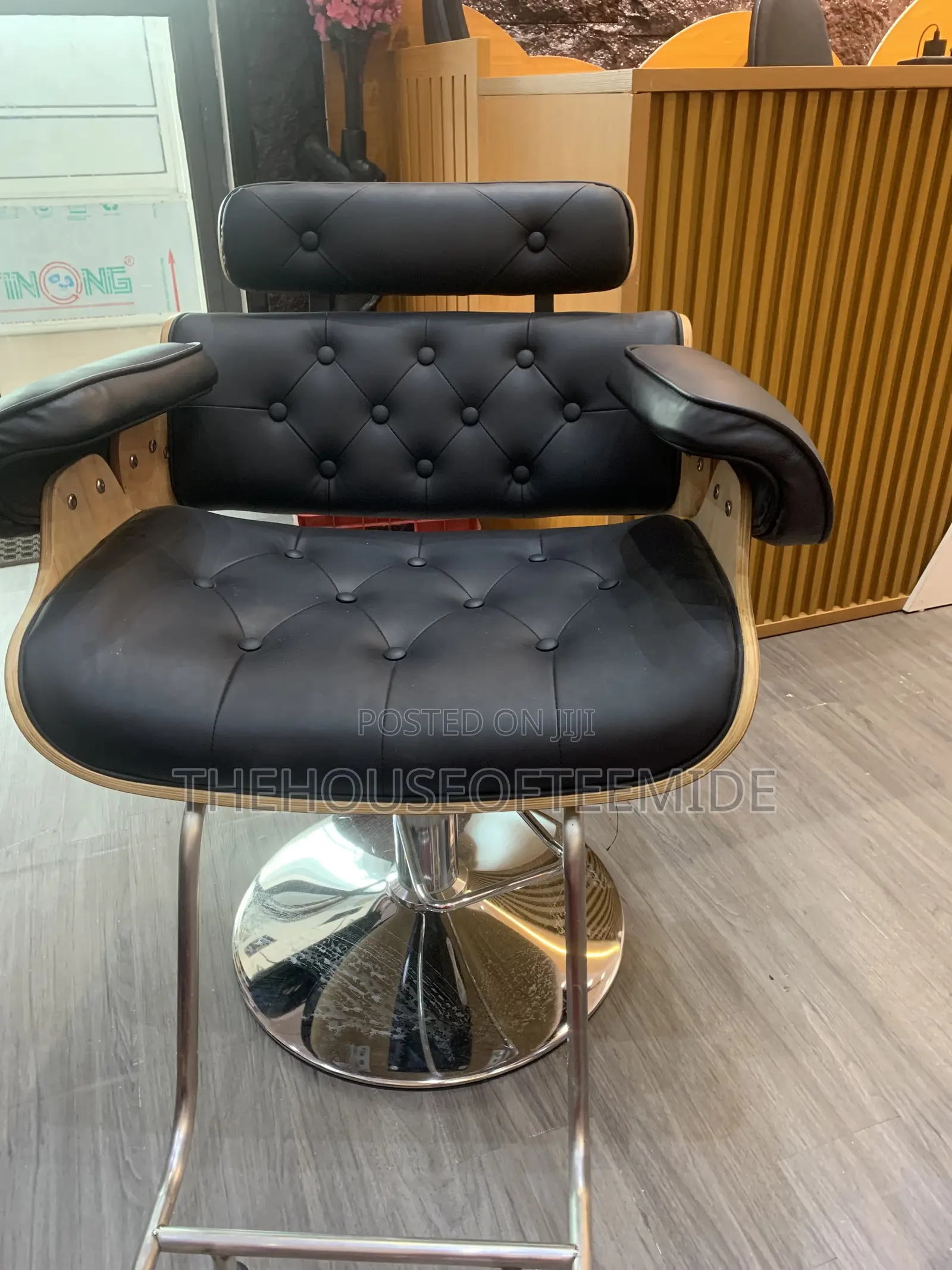 Saloon Chair