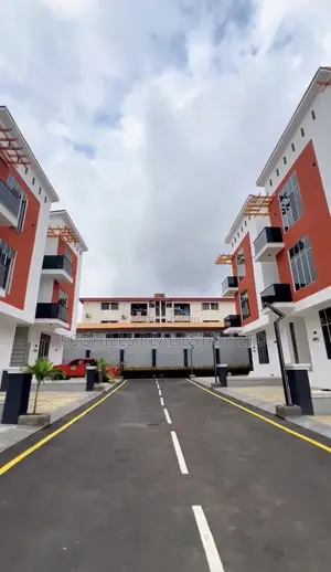 4bdrm Townhouse/Terrace in Utako for sale