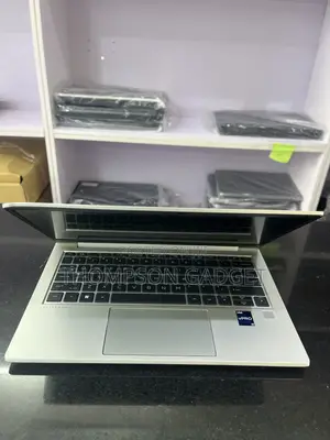 Laptop HP EliteBook 630 G10 32GB Intel Core i7 SSD 512GB