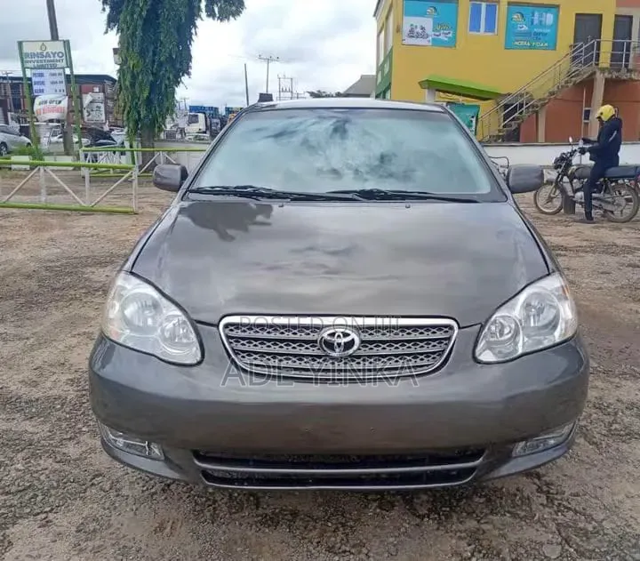 Toyota Corolla LE 2005 Gray