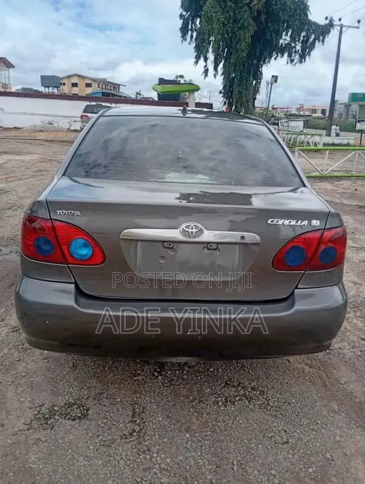 Toyota Corolla LE 2005 Gray