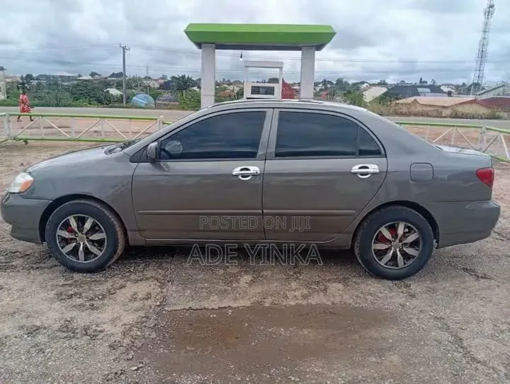 Toyota Corolla LE 2005 Gray