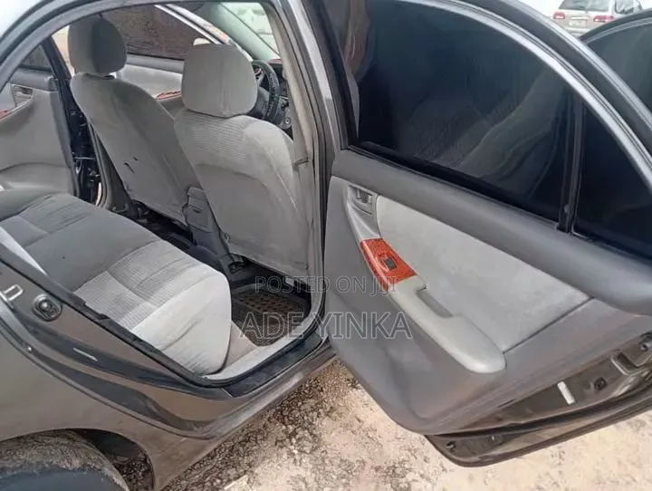 Toyota Corolla LE 2005 Gray