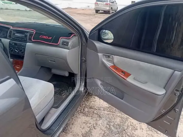 Toyota Corolla LE 2005 Gray