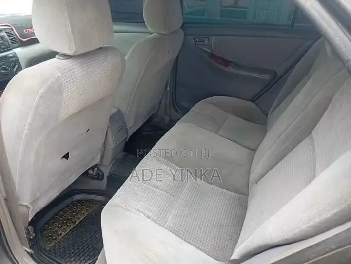 Toyota Corolla LE 2005 Gray