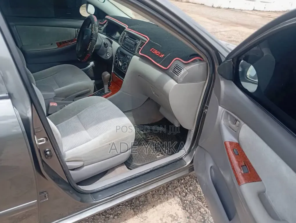 Toyota Corolla LE 2005 Gray