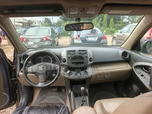 Toyota RAV4 2010 Brown