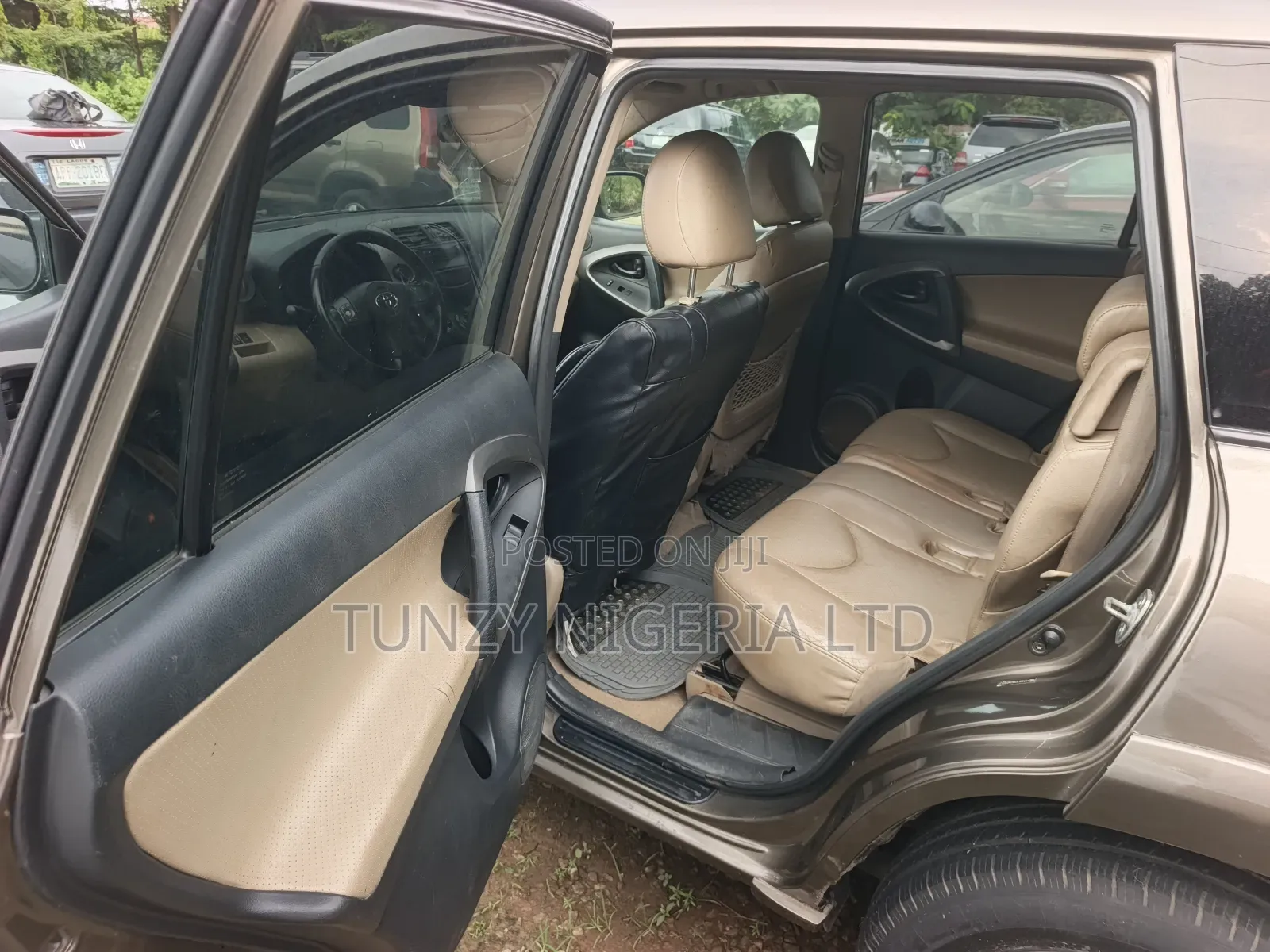 Toyota RAV4 2010 Brown