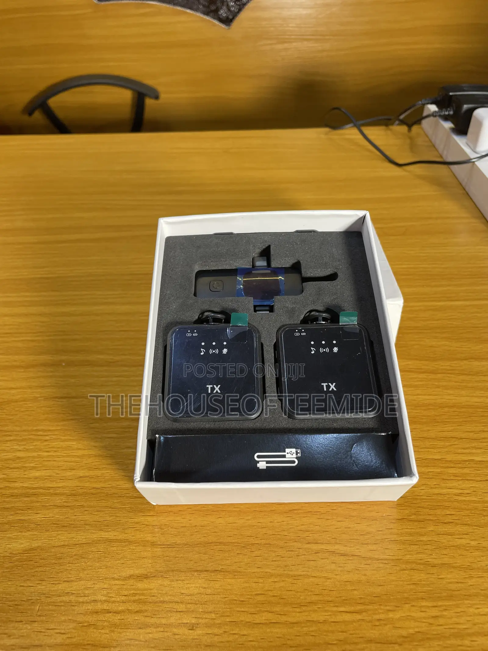 F11-2 Wireless Microphone
