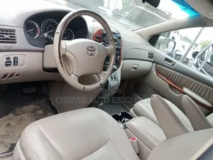 Toyota Sienna 2006 Gold