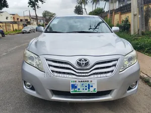 Toyota Camry XLE 4dr Sedan (2.5L 4cyl 6A) 2011 Silver