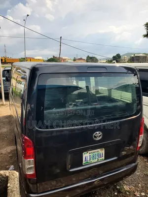 Toyota HiAce 2013 Black