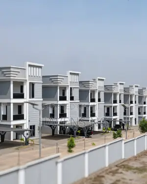 4bdrm Duplex in Kado for sale