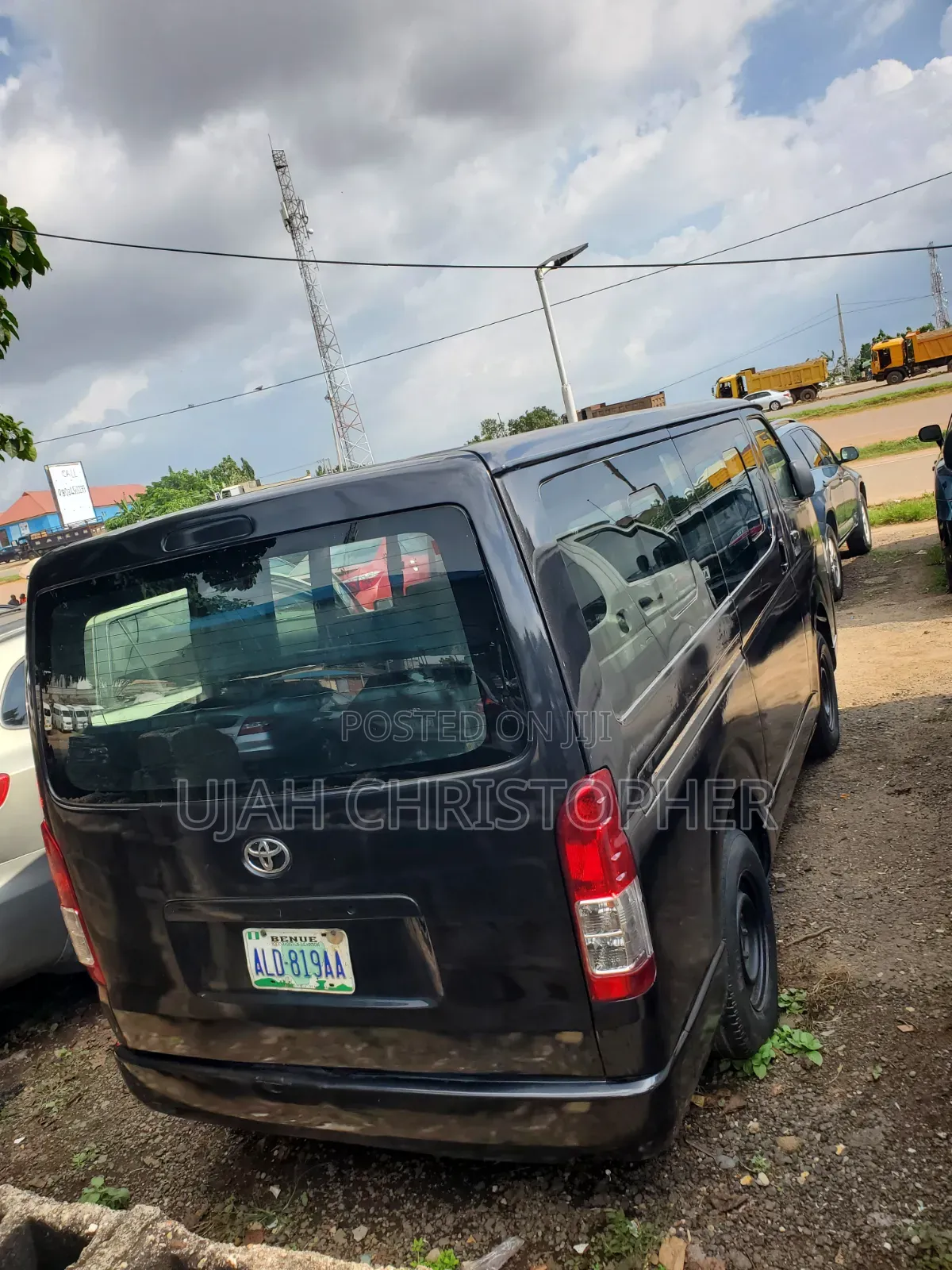 Toyota HiAce 2013 Black