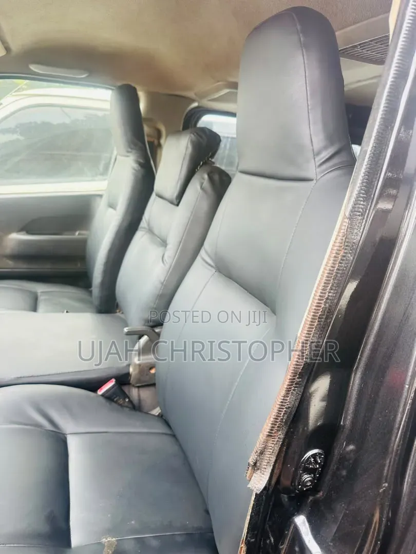 Toyota HiAce 2013 Black