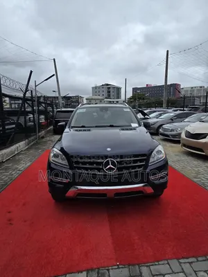 Mercedes-Benz M Class ML350 4MATIC 4dr SUV AWD (3.5L 6cyl 7A) 2015 Blue