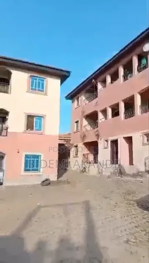 20bdrm Block of Flats in Obafemi-Owode for sale