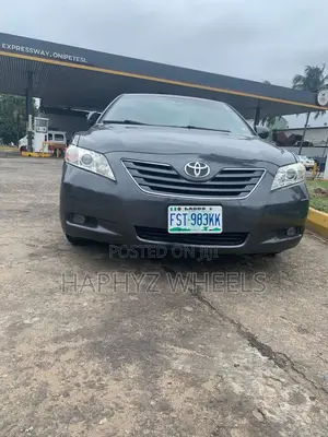 Toyota Camry XLE 4dr Sedan (2.4L 4cyl 5A) 2009 Gray
