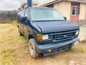 Van Available for Fast and Reliable Logistics Service.