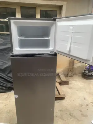 Hisense 240L Fridge Freezer – Convenient Storage