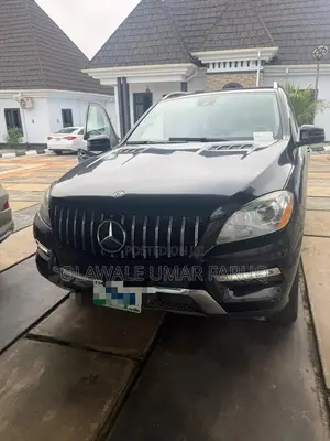 Mercedes-Benz M Class ML350 4dr SUV (3.5L 6cyl 7A) 2015 Black