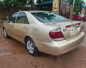Toyota Camry 2005 Gold