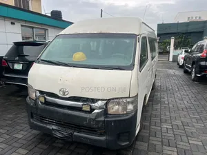 Toyota Grand HiAce 2002 White