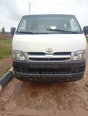 Toyota HiAce 2011 White
