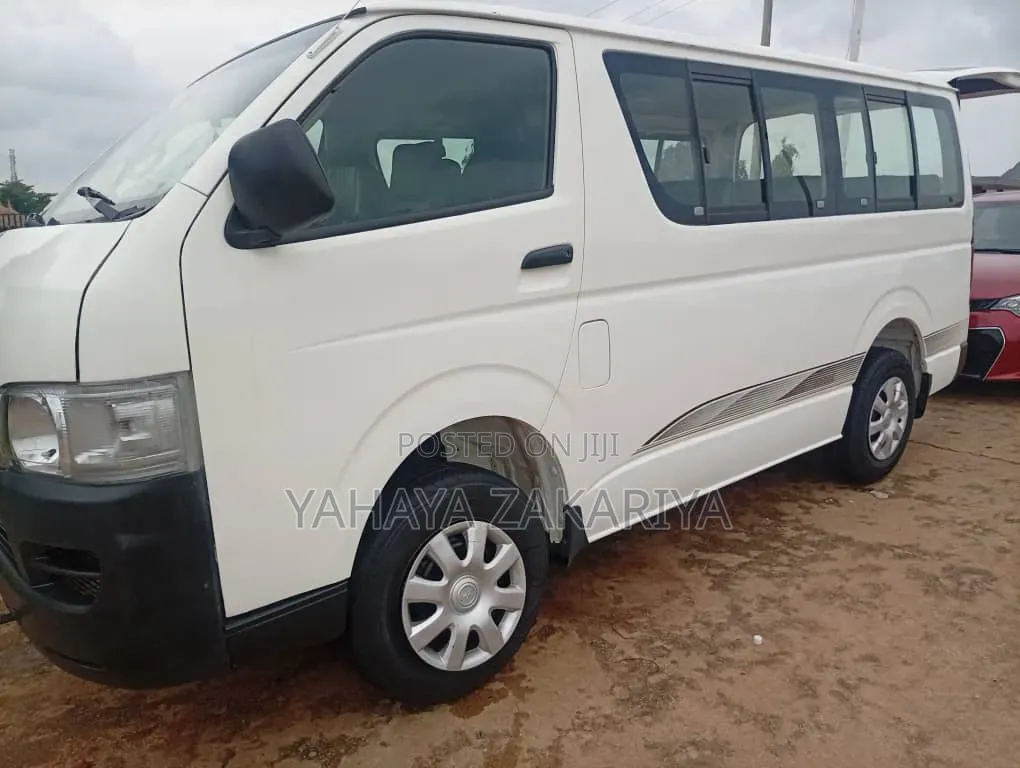 Toyota HiAce 2011 White