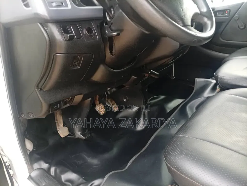 Toyota HiAce 2011 White