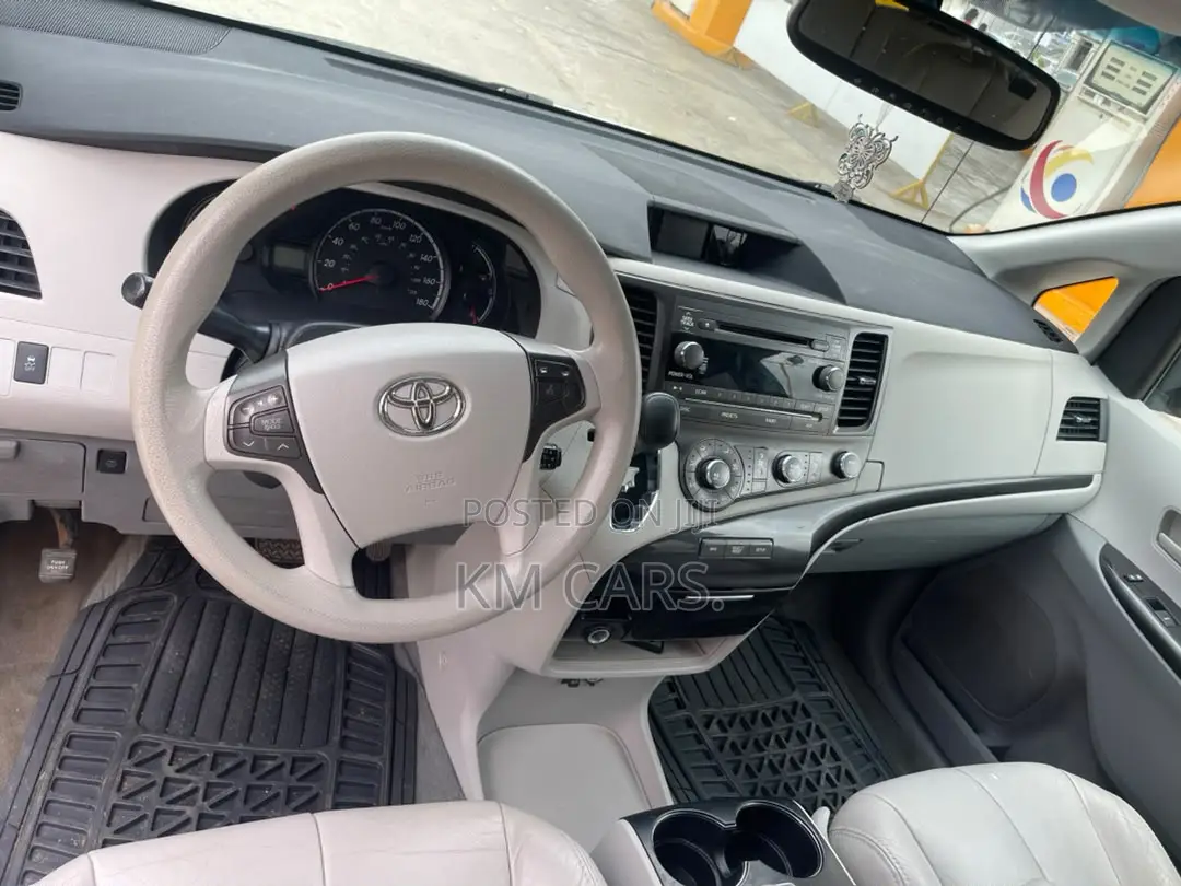 Toyota Sienna 2012 Gray