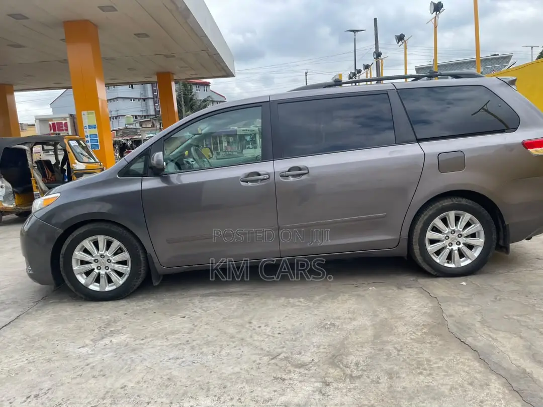 Toyota Sienna 2012 Gray