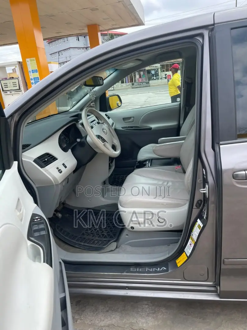 Toyota Sienna 2012 Gray