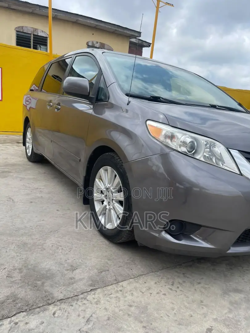 Toyota Sienna 2012 Gray