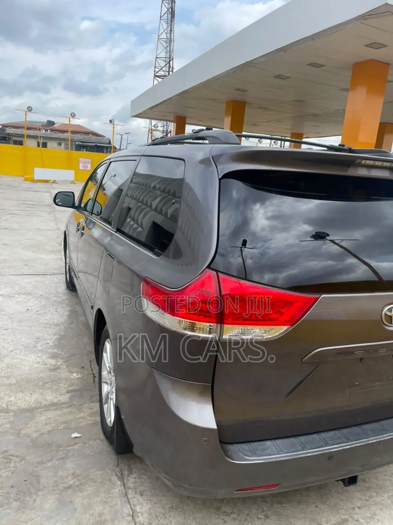 Toyota Sienna 2012 Gray