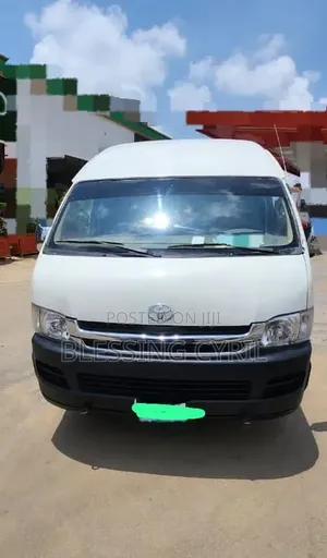 Toyota HiAce 2013 White