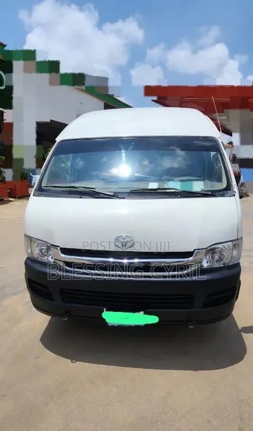 Toyota HiAce 2013 White