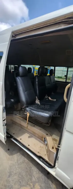 Toyota HiAce 2013 White