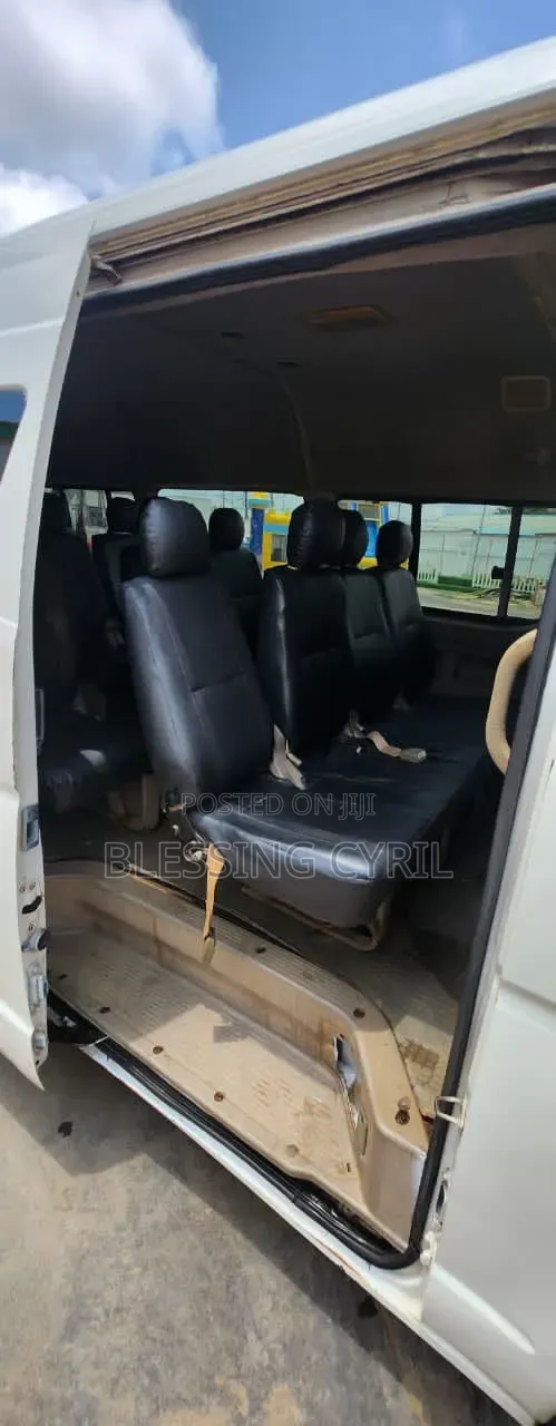 Toyota HiAce 2013 White