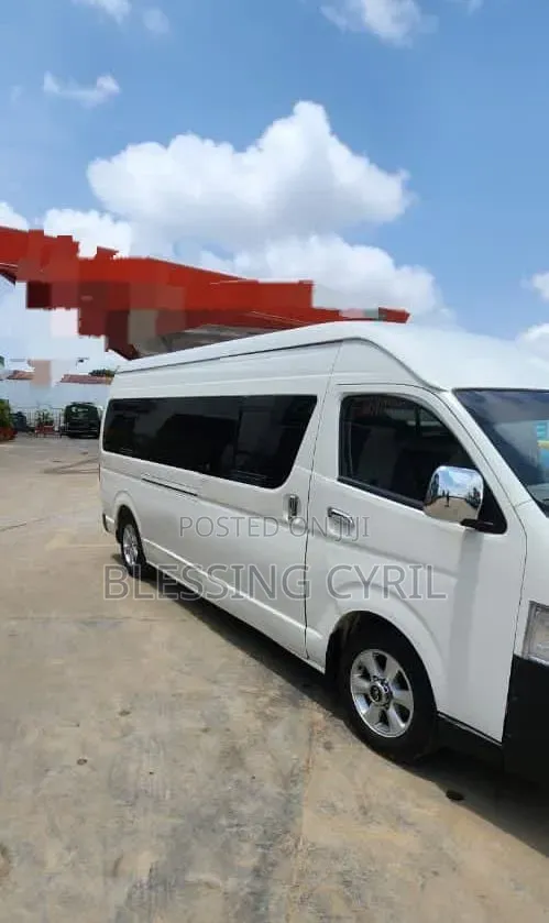 Toyota HiAce 2013 White