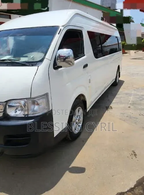 Toyota HiAce 2013 White