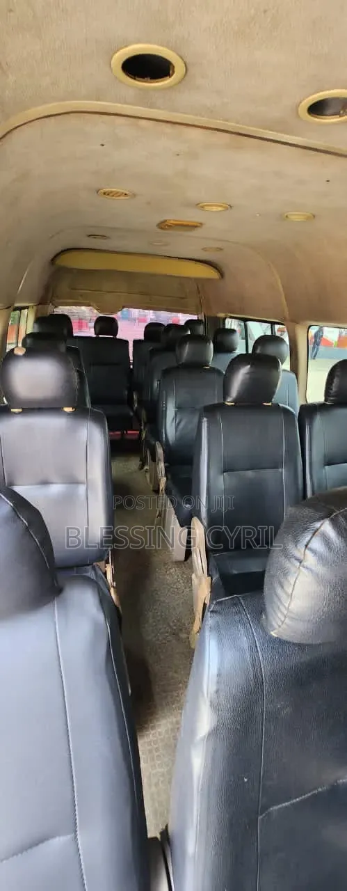 Toyota HiAce 2013 White
