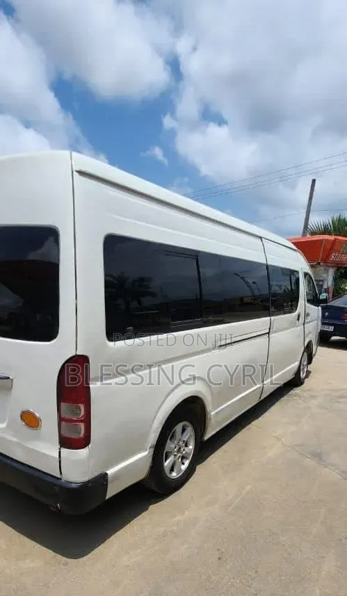 Toyota HiAce 2013 White