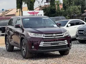 Toyota Highlander LE Plus 4x4 V6 (3.5L 6cyl 8A) 2018 Burgundy